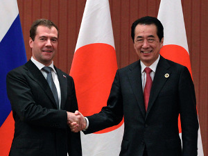 Японский премьер договорился с российским президентом решать проблему Курил «спокойнее»